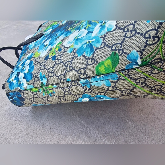 Authentic large Gucci GG Monogram Blooms Reversible Tote - Picture 15 of 16